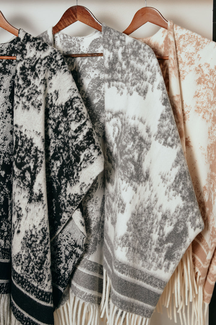 裾フリンジジャガード柄ポンチョアウター/アイボリー