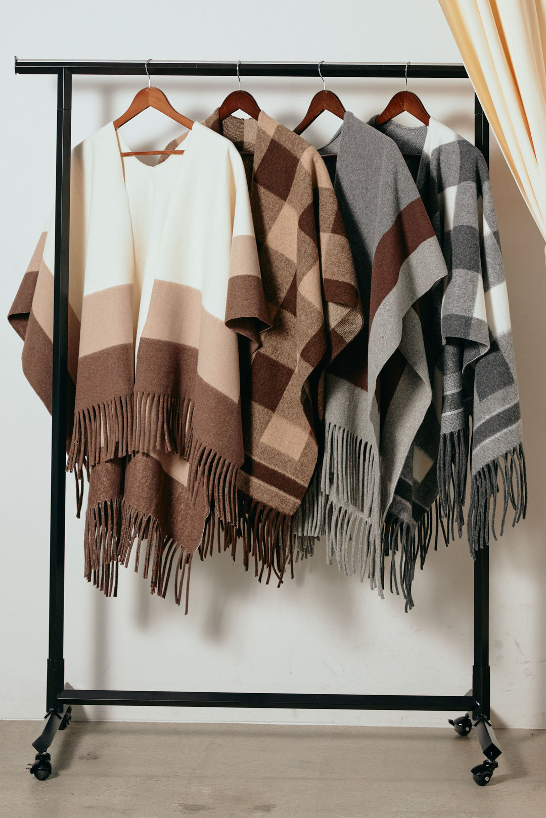 裾フリンジ柄ポンチョアウター/ブラック