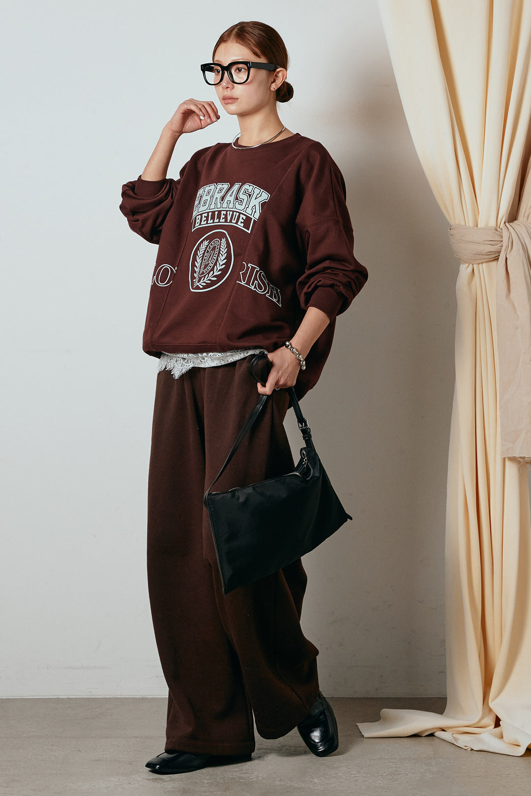 [SET]裏毛カレッジプリントプルオーバー+裏起毛スウェットワイドパンツ+カップ付きレースドッキングキャミソール(3set)