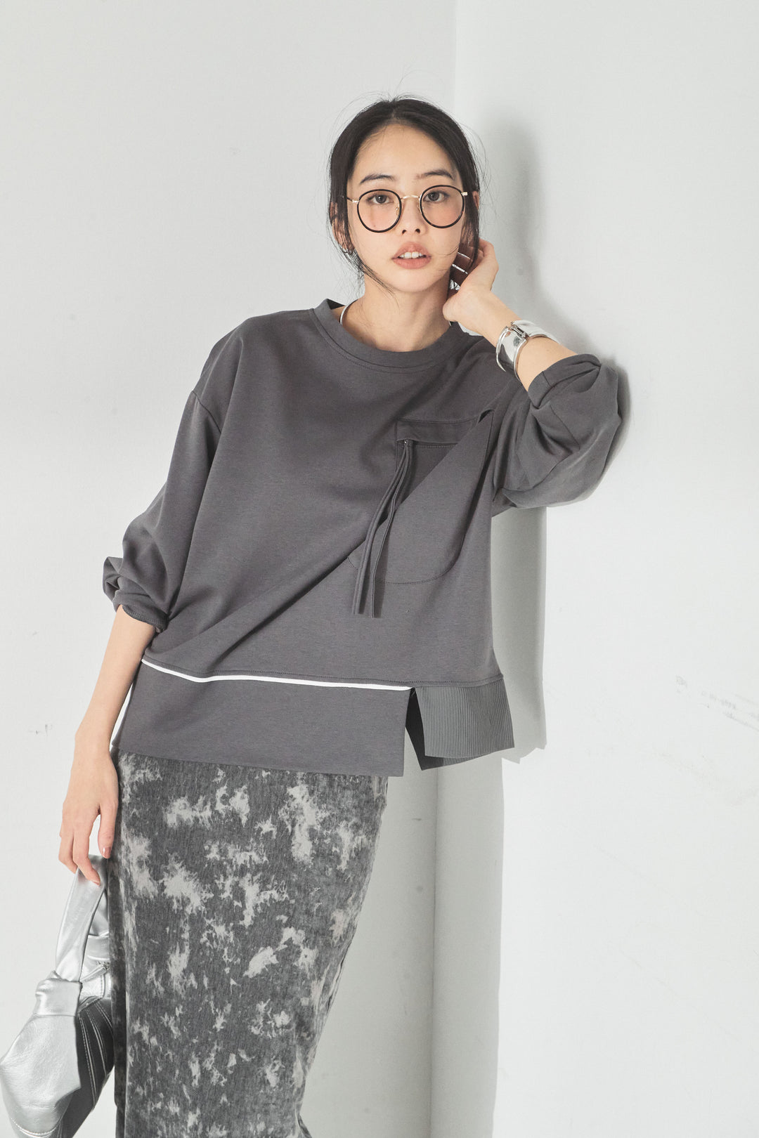 裾アシンメトリーポケットデザインプルオーバー/グレー