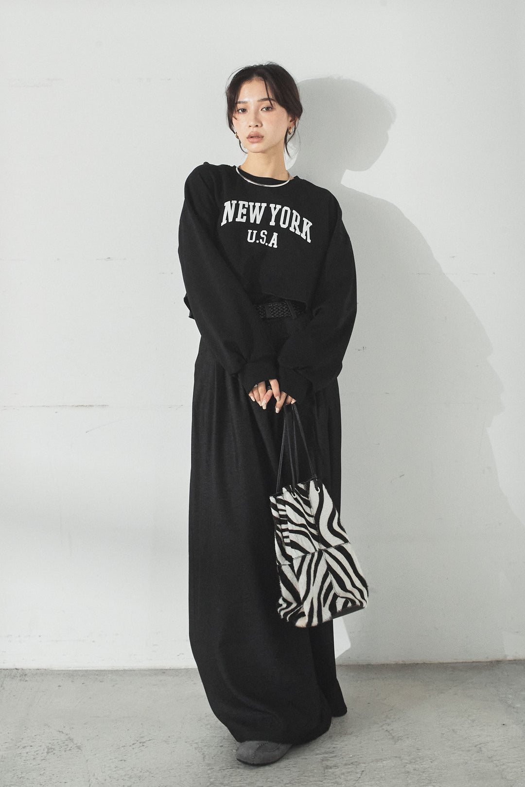 ニューヨークロゴショート丈プルオーバー/ブラック