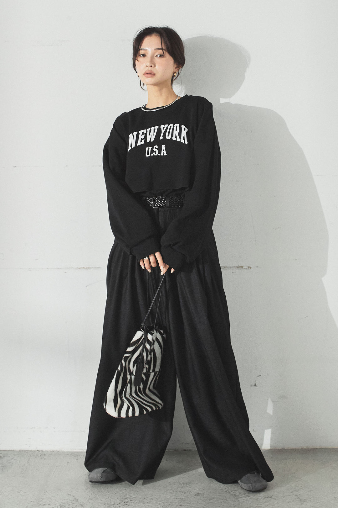 ニューヨークロゴショート丈プルオーバー/ブラック