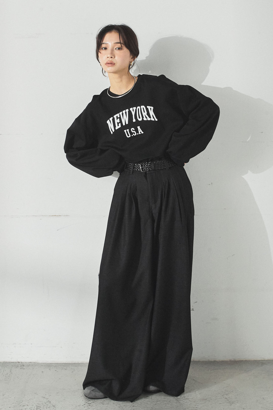 ニューヨークロゴショート丈プルオーバー/ブラック