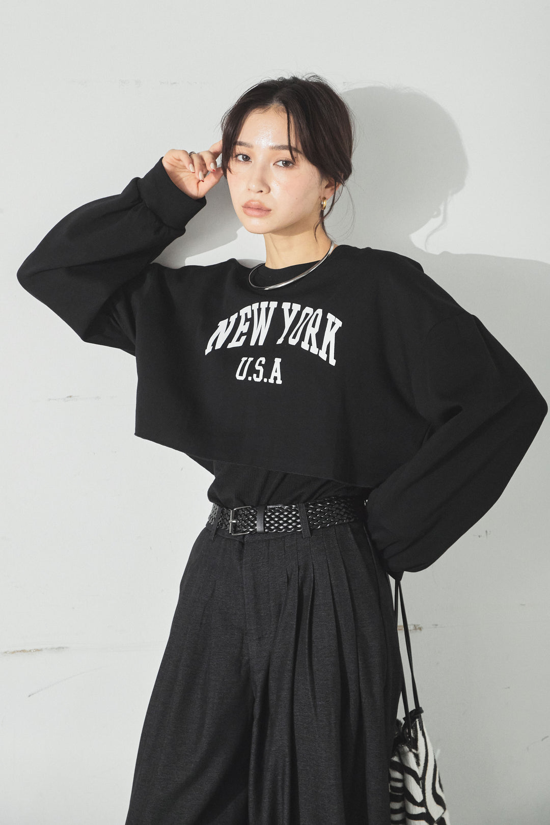 ニューヨークロゴショート丈プルオーバー/ブラック