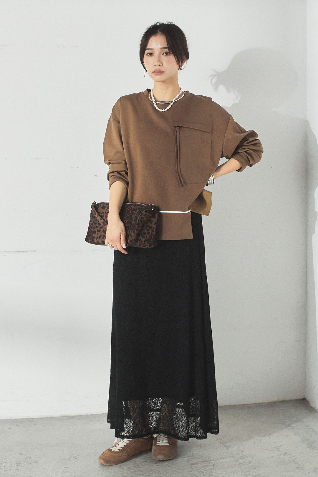 裾アシンメトリーポケットデザインプルオーバー/ブラウン