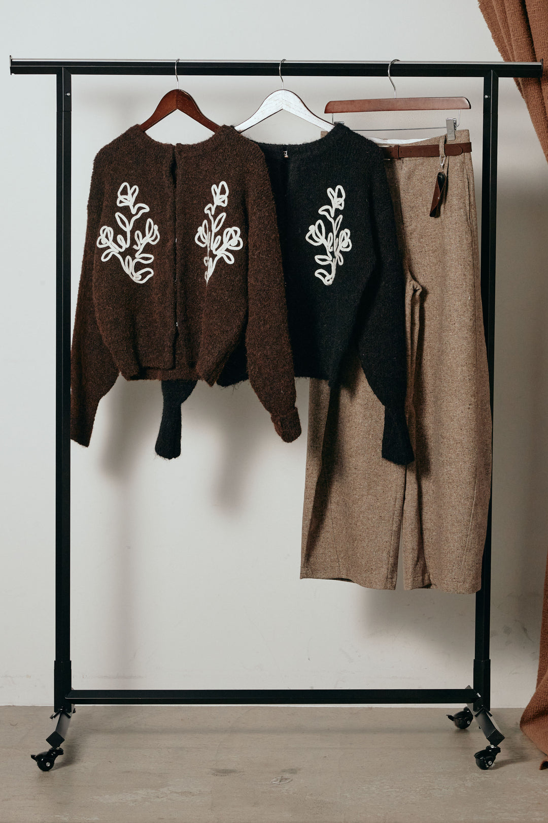 【着回しセット】[SET]テープ刺繍ニットカーディガン+テープ刺繍ニットカーディガン+ベルト付きネップツイードカーブパンツ(3set)