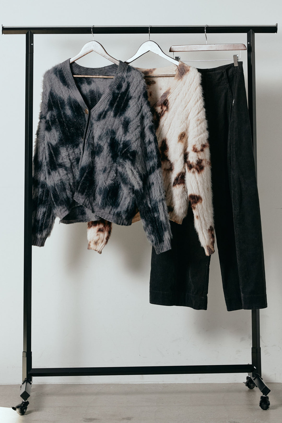 【着回しセット】[SET]タイダイ柄シャギーニットカーディガン+タック入りコーデュロイワイドパンツ+タイダイ柄シャギーニットカーディガン(3set)