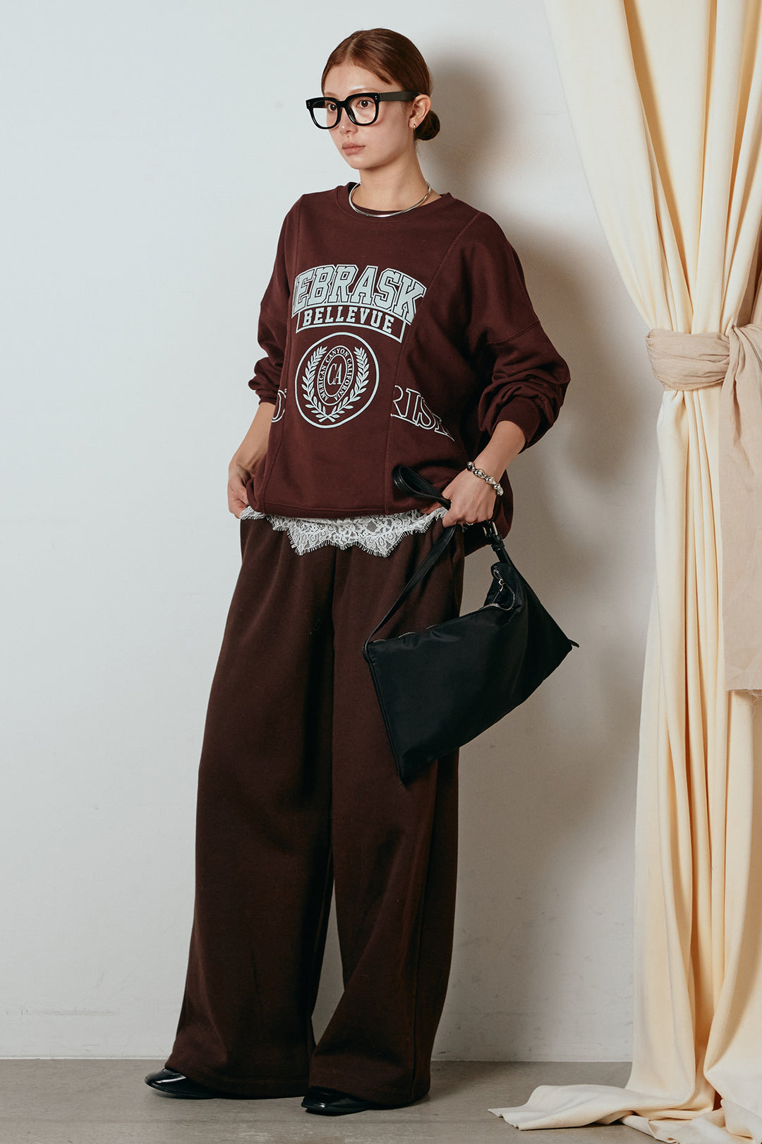 [SET]裏毛カレッジプリントプルオーバー+裏起毛スウェットワイドパンツ+カップ付きレースドッキングキャミソール(3set)