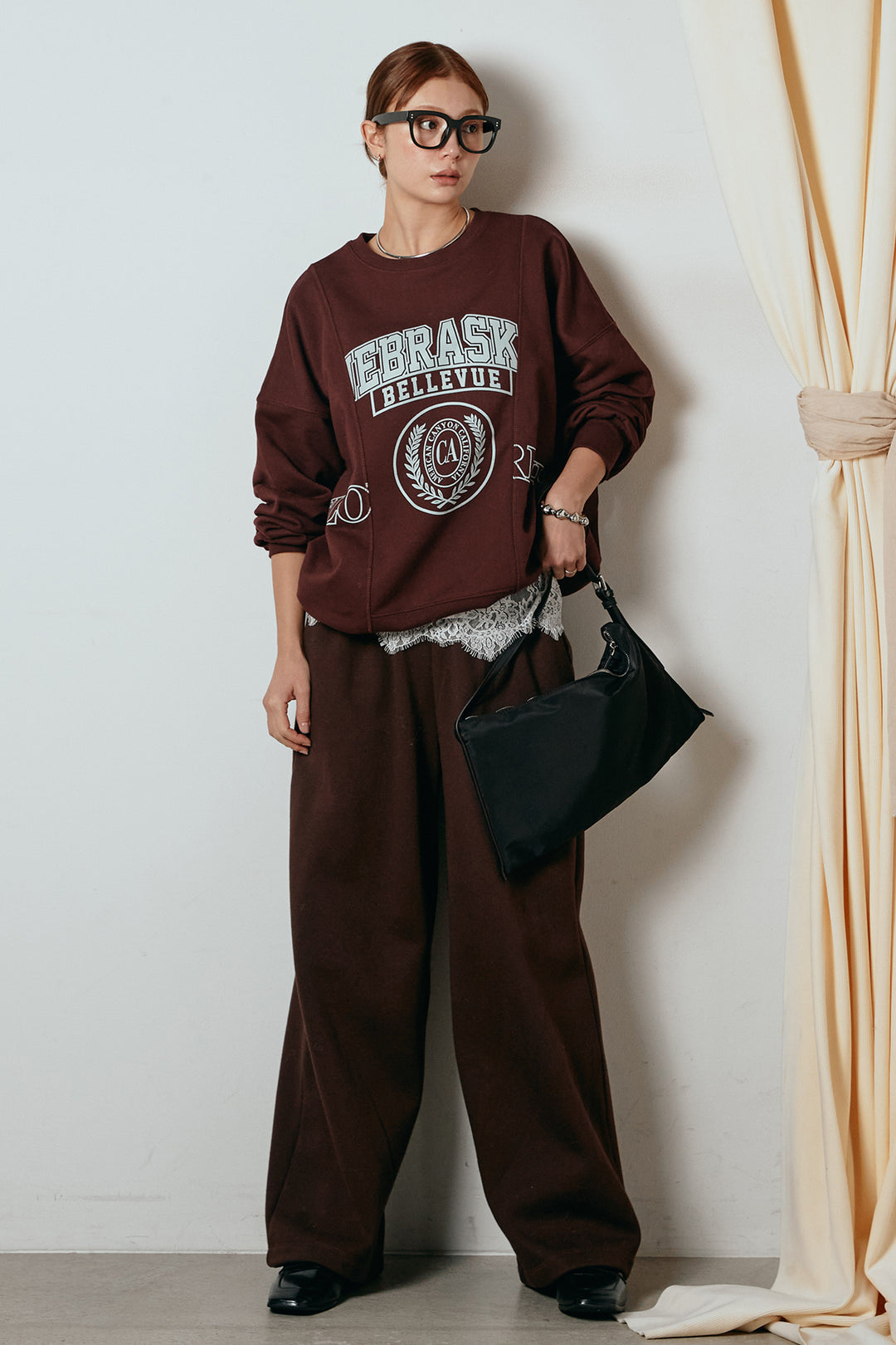 [SET]裏毛カレッジプリントプルオーバー+裏起毛スウェットワイドパンツ+カップ付きレースドッキングキャミソール(3set)