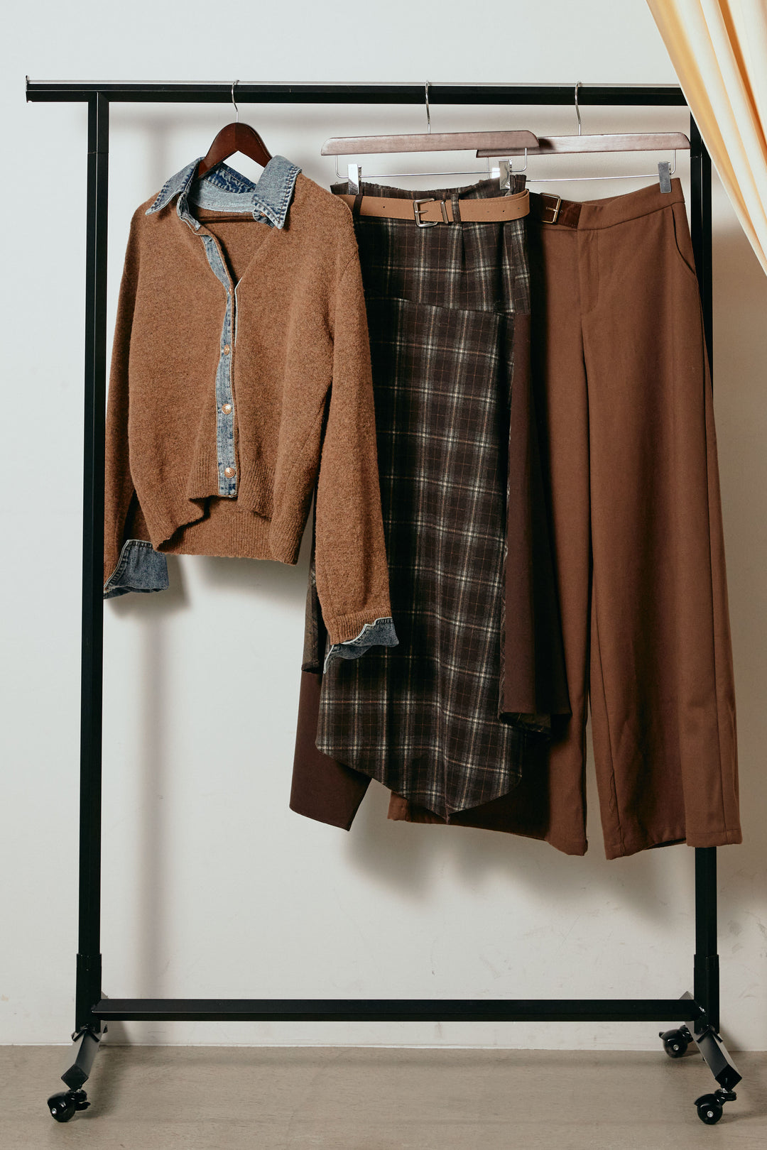 [SET]ニットドッキングデニムシャツ+フェイクレザーサイドベルトワイドパンツ+フェイクレザーベルト付き切り替えタータンチェックスカート(3set)