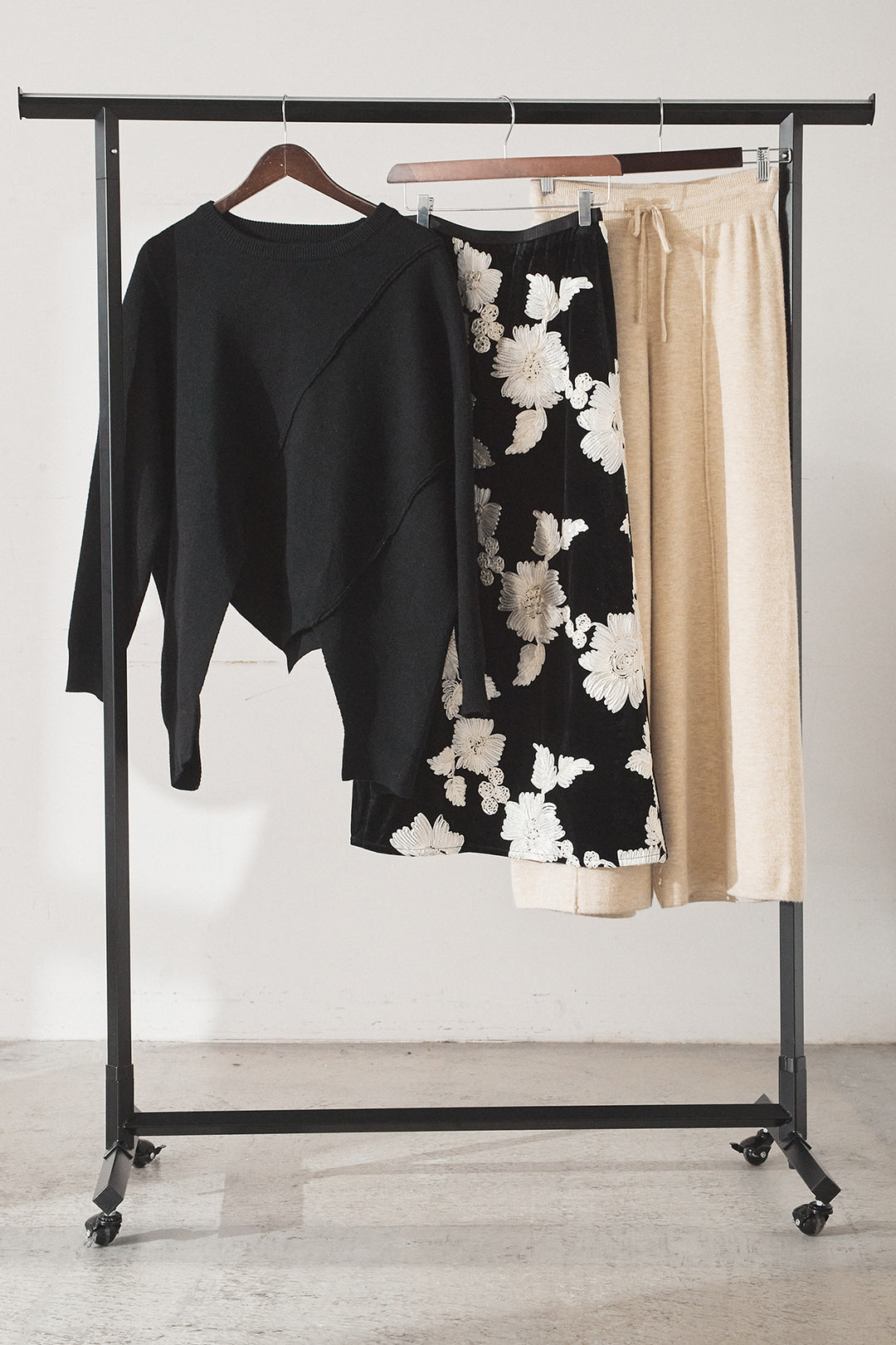 【着回しセット】[SET]アシンメトリーデザインニットトップス+センターラインニットパンツ+フラワー刺繍ワイドスカート(3set)