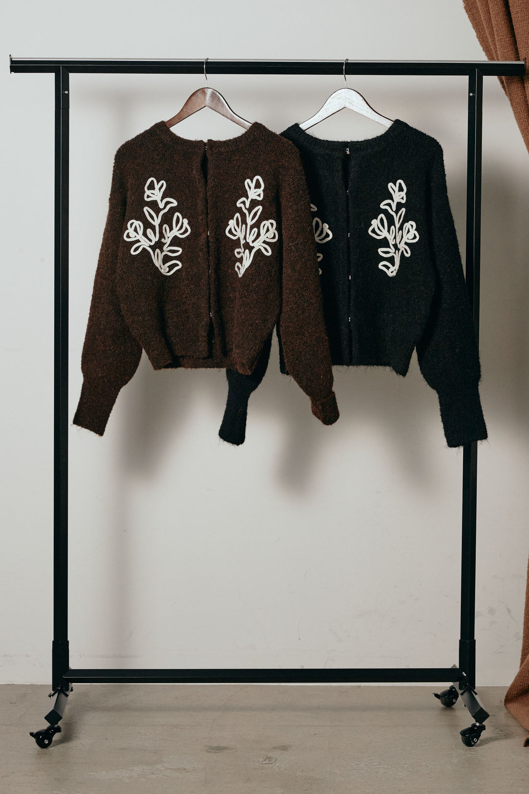 【着回しセット】[SET]テープ刺繍ニットカーディガン+テープ刺繍ニットカーディガン(2set)
