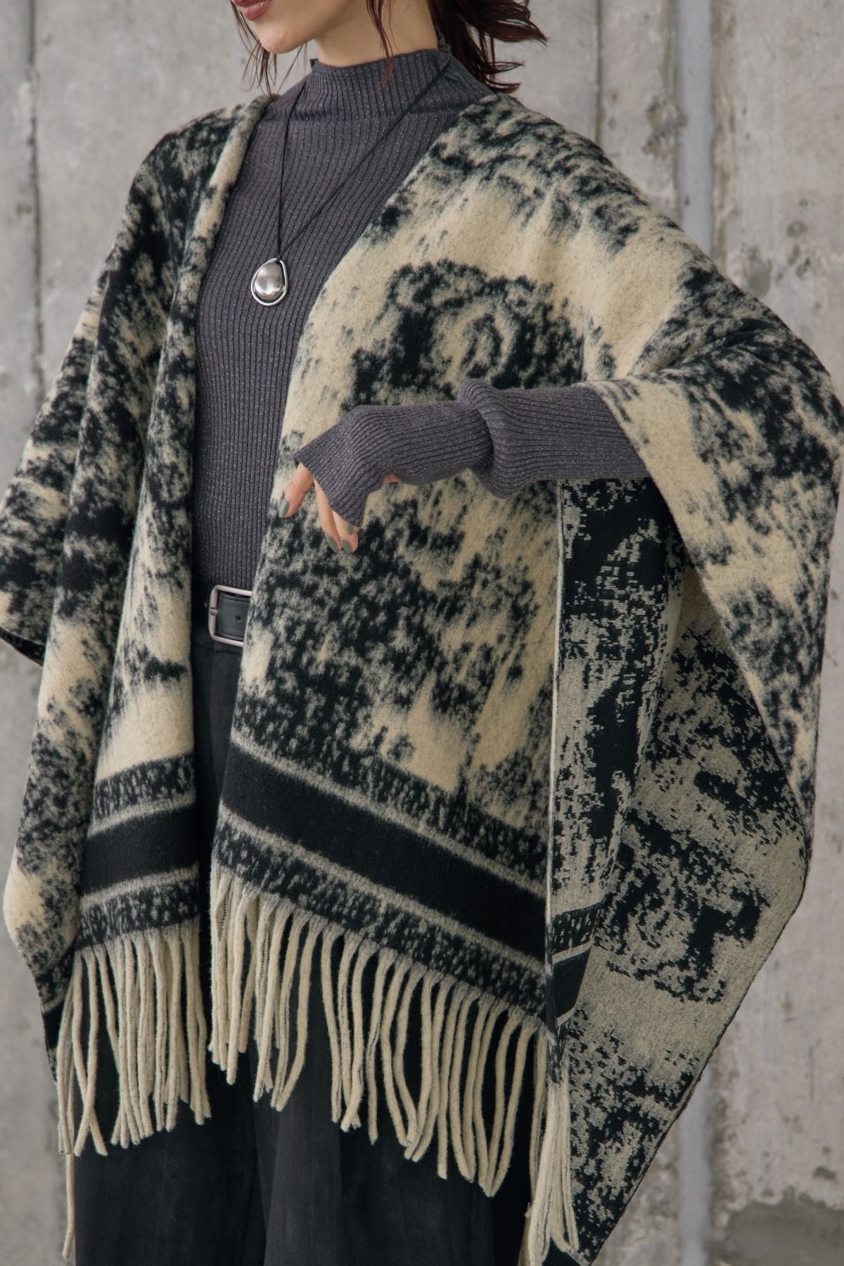 即納】ジャガード織りフリンジポンチョ – ESICA