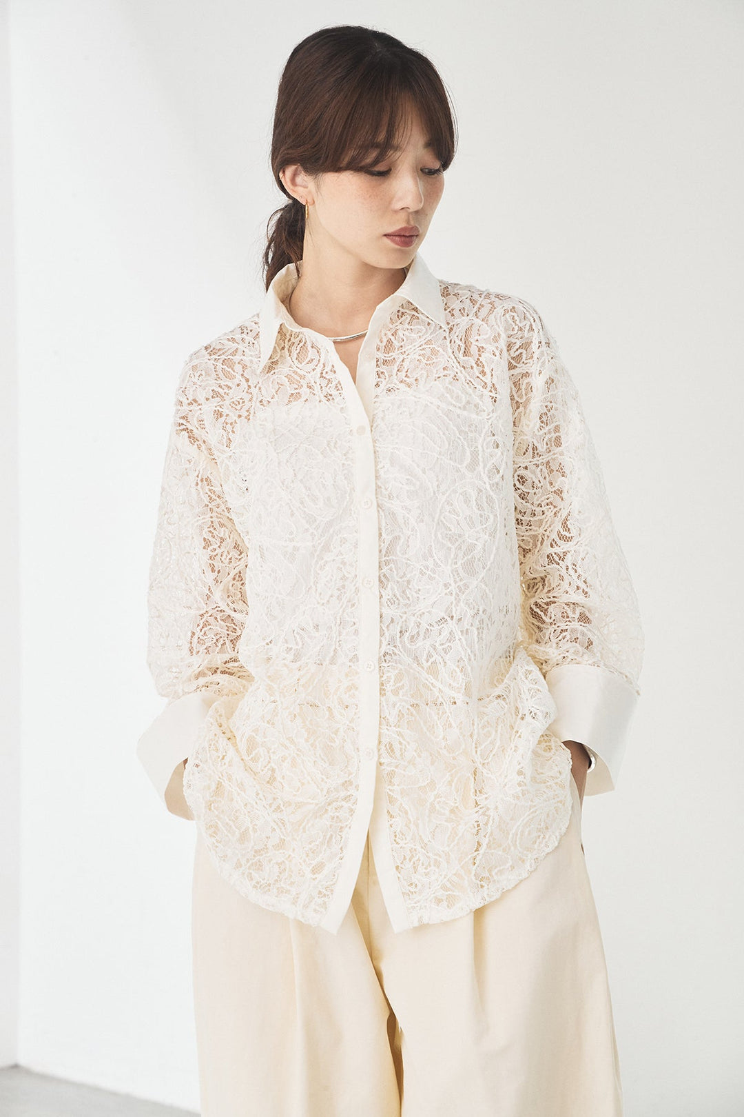 [SET]刺繍レースオーバーサイズシャツ+サテンレース切り替えタックパンツ(2set)
