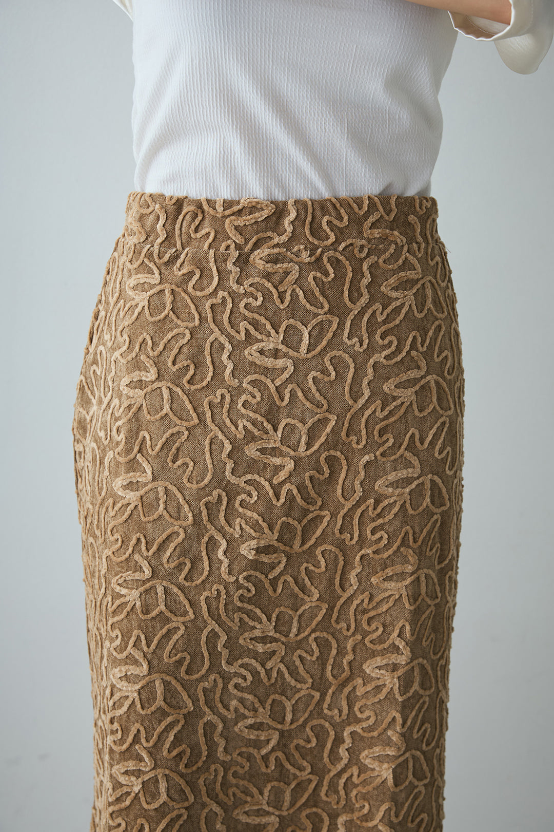 コード刺繍ベロアスカート