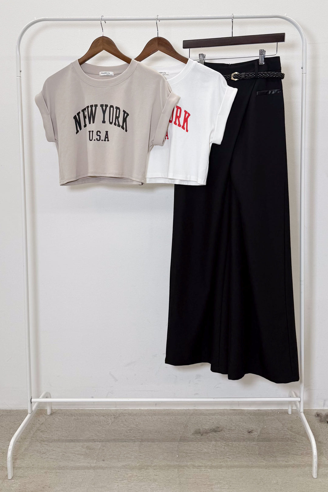 [着回しセット]ショート丈NEWYORKロゴTシャツ+ショート丈NEWYORKロゴTシャツ+ベルト付きクロスデザインパンツ(3set)
