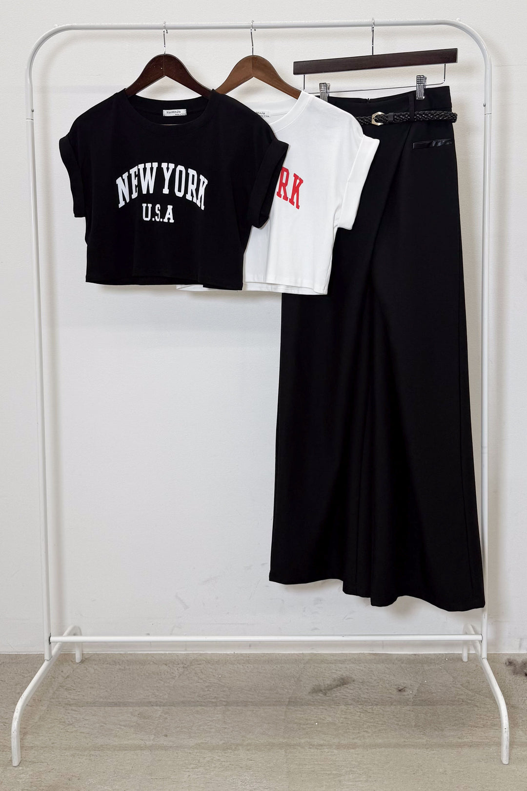 [着回しセット]ショート丈NEWYORKロゴTシャツ+ショート丈NEWYORKロゴTシャツ+ベルト付きクロスデザインパンツ(3set)