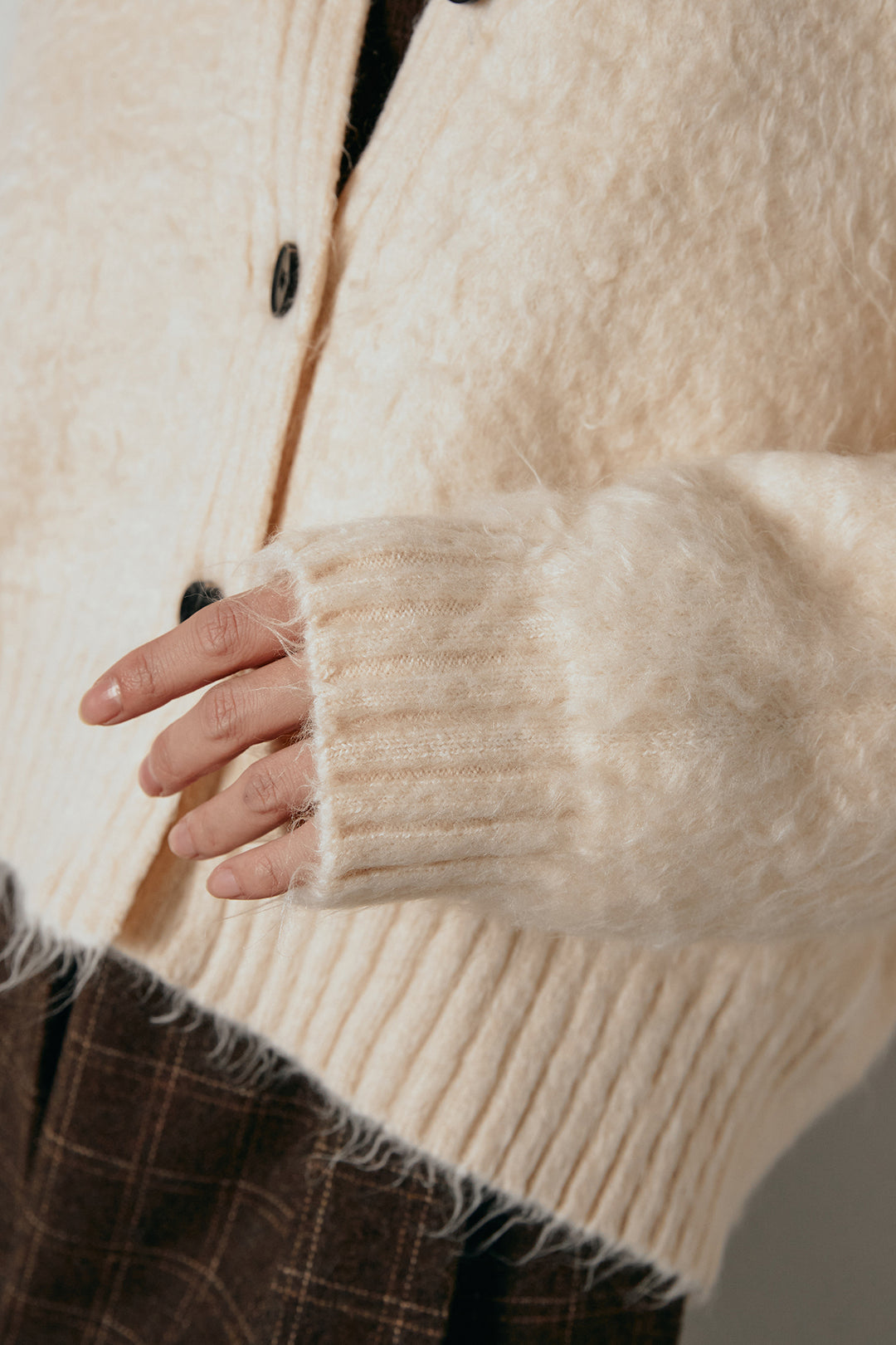 起毛ボタンニットカーディガン/コーヒー