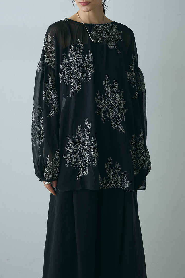 レース刺繍シアーブラウス