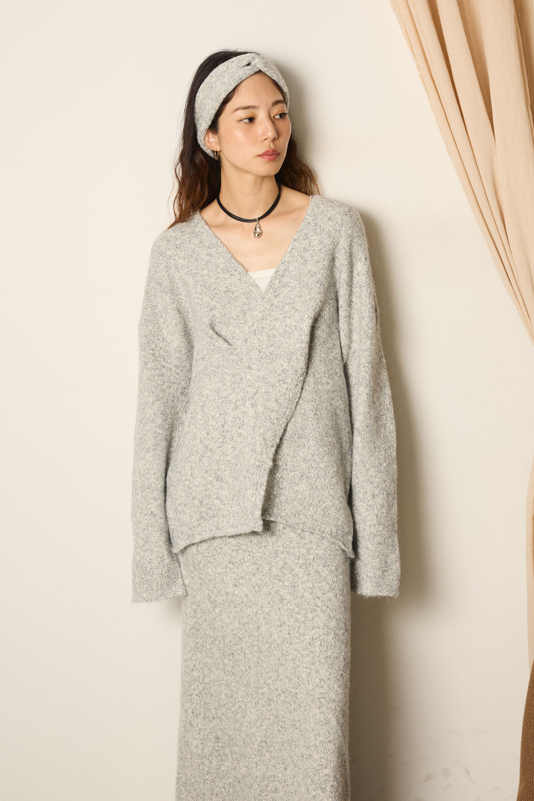 ヘアバンド付きクロスデザインミックスニットトップス
