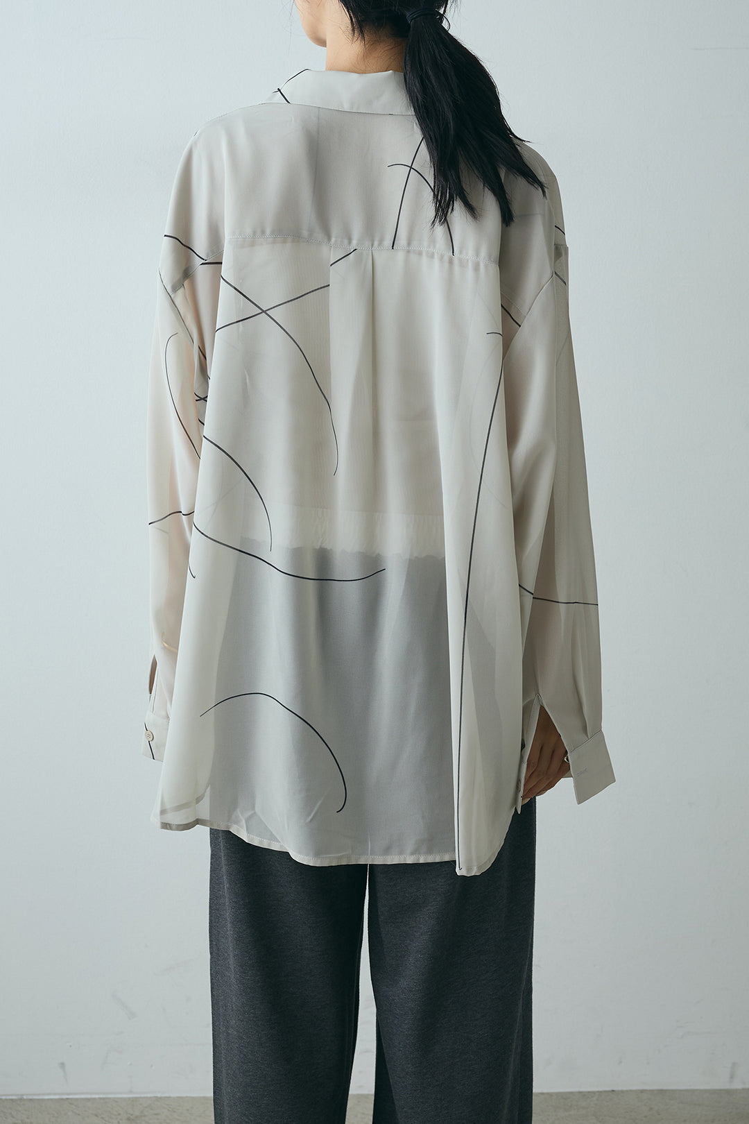 ニュアンスライン柄シアーシャツ