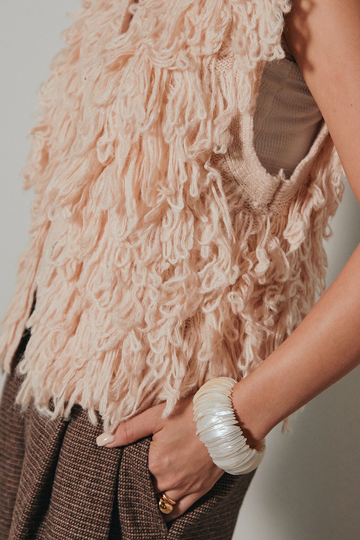 ループフリンジニットベスト – ESICA