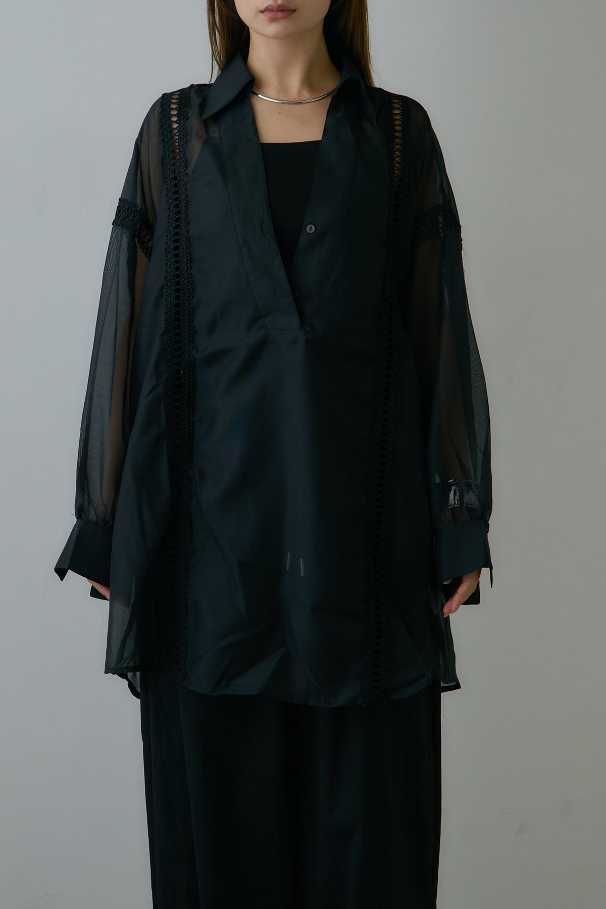 即納】襟付き深Vネック刺繍シアーシャツ – ESICA