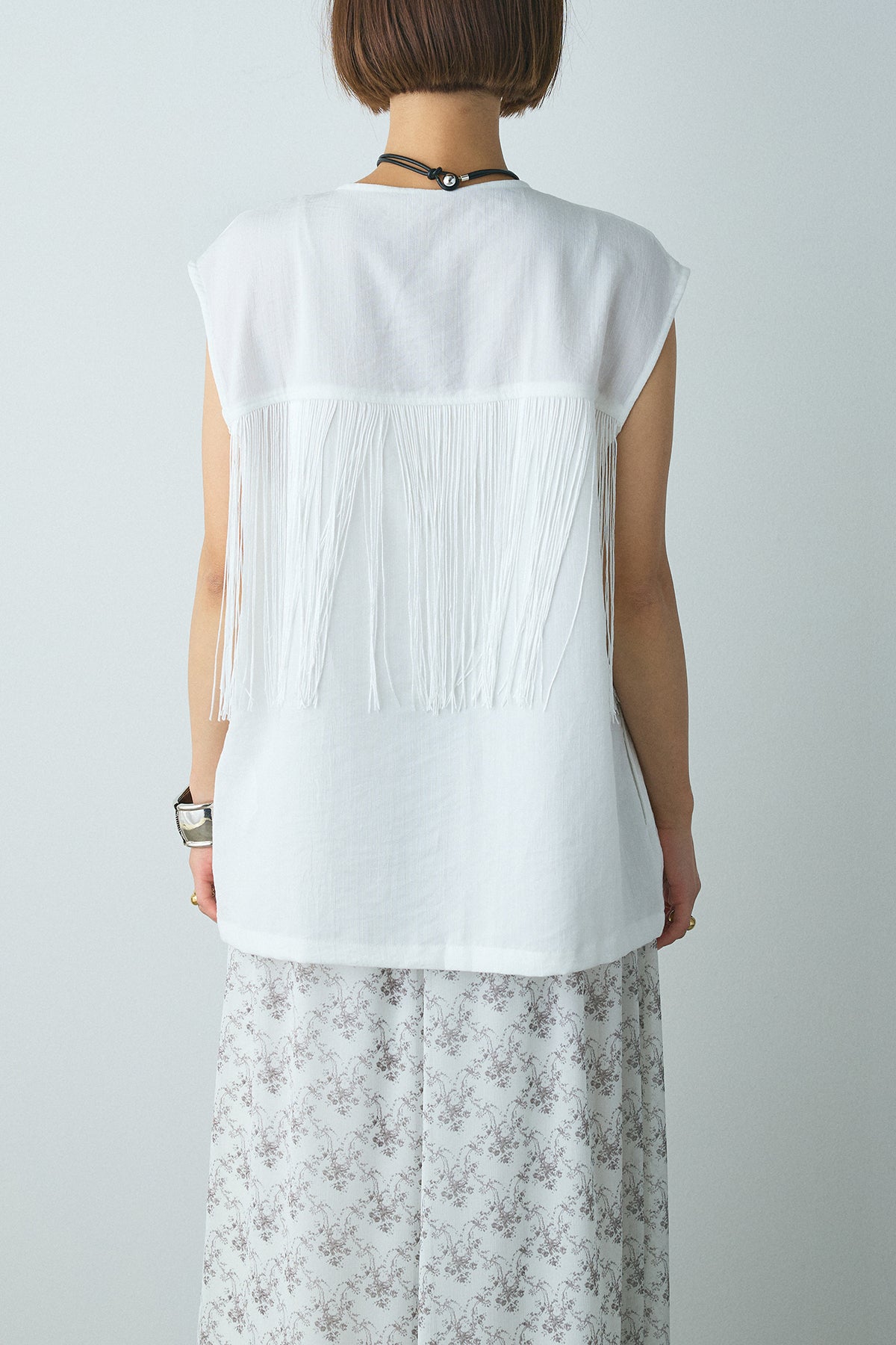 フリンジデザイン ホワイトノースリーブ