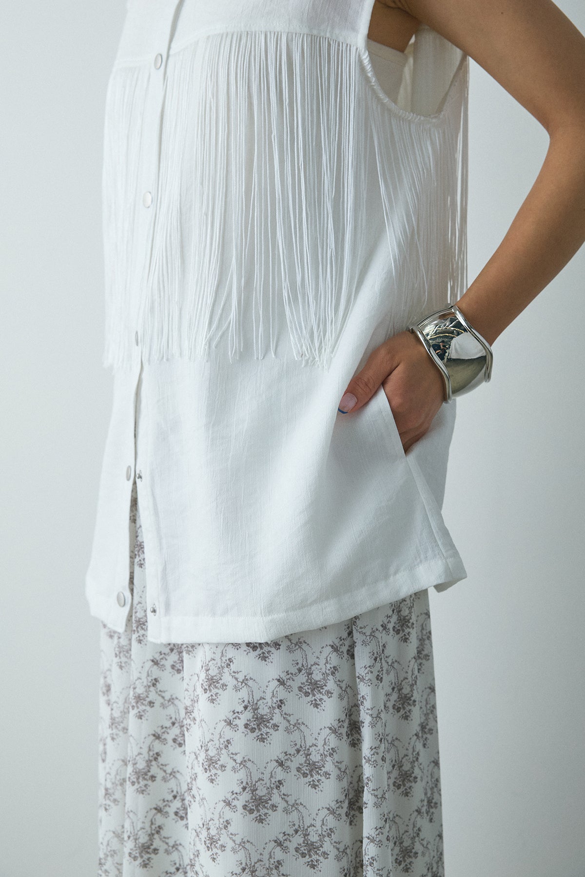 フリンジデザイン ホワイトノースリーブ フリンジデザイン ホワイトノースリーブ