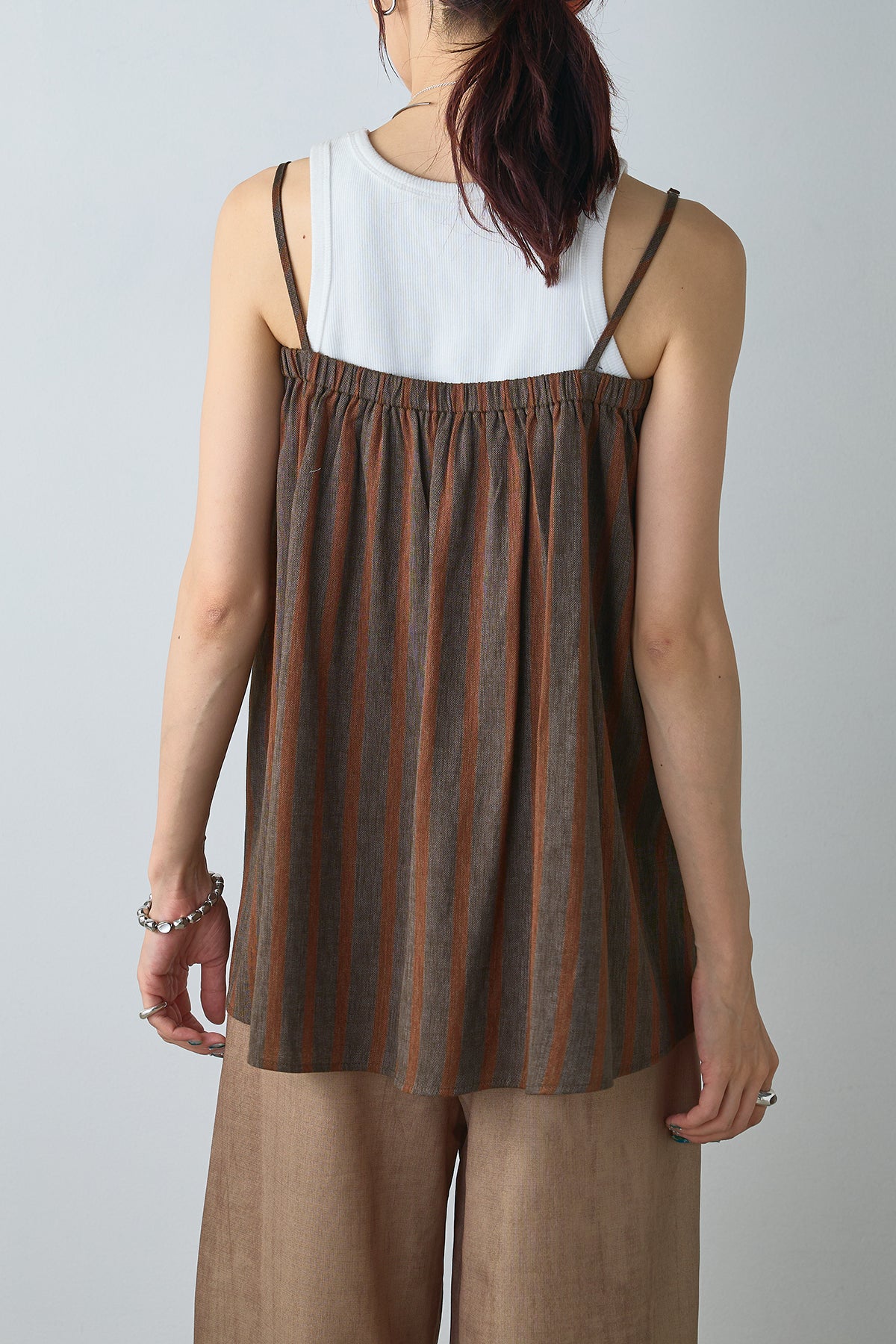 グレーとブラウンのストライプキャミソール グレーとブラウンの