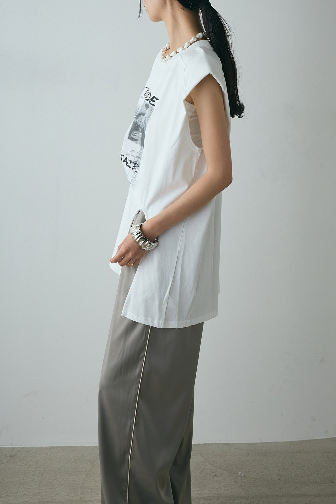 サイドデザインプリントTシャツ