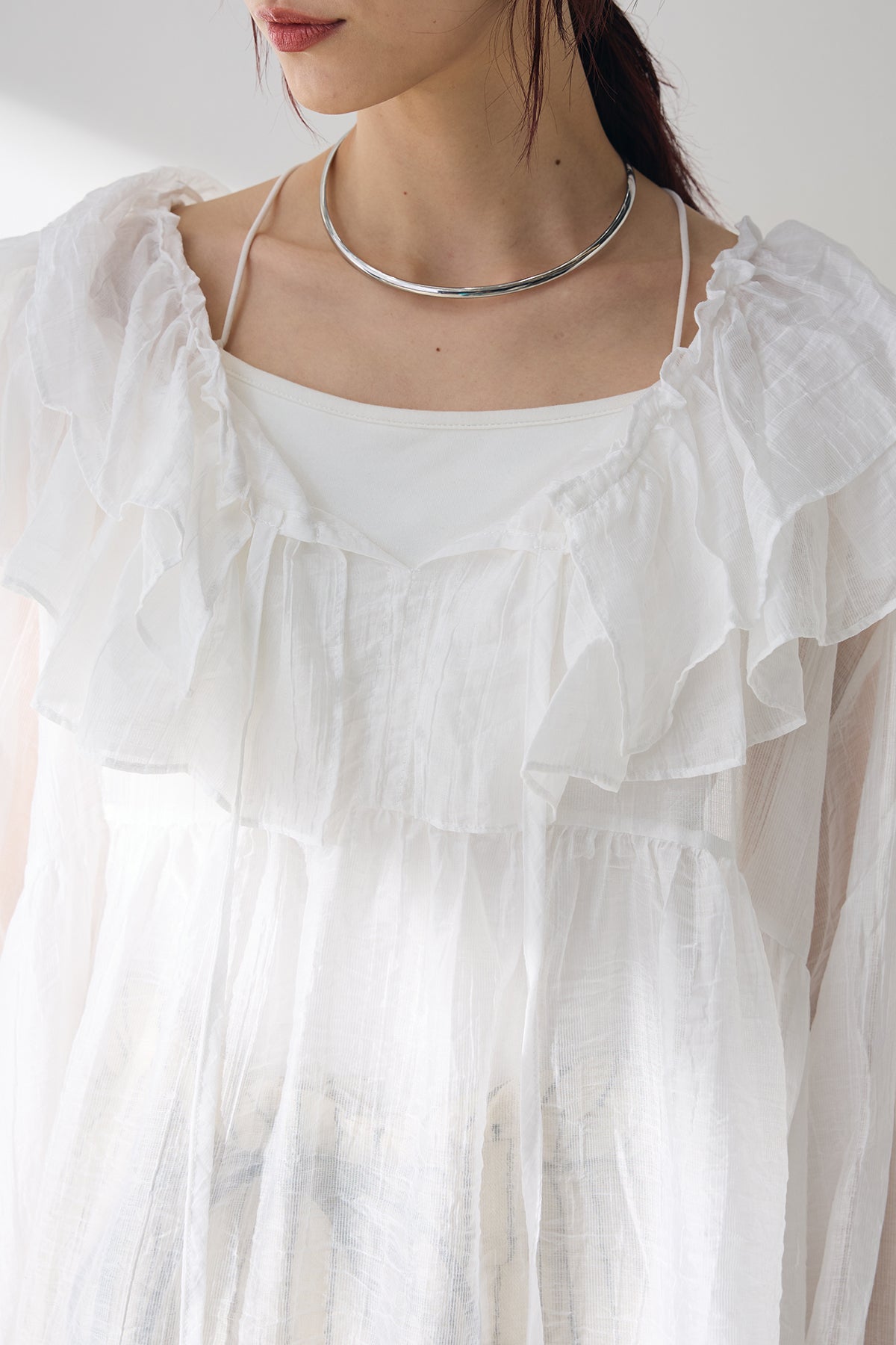 ESICA ［SET]ラッフルカラーブラウス+デニムカーゴサロペット 2set ESICA ［SET]ラッフルカラーブラウス+デニムカーゴサロペット