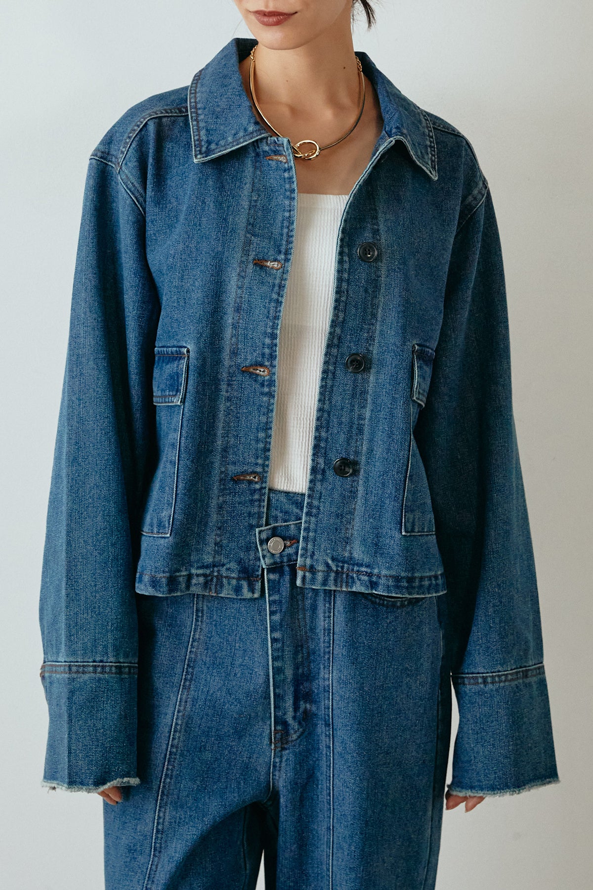 ESICA ［SET]ラッフルカラーブラウス+デニムカーゴサロペット 2set ESICA ［SET]ラッフルカラーブラウス+デニムカーゴサロペット 2set