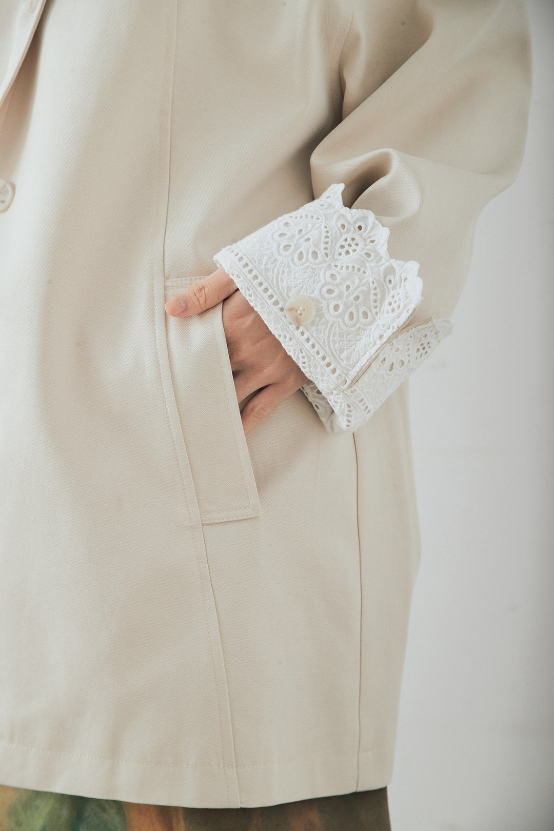 袖折り返しレースデザインアウター