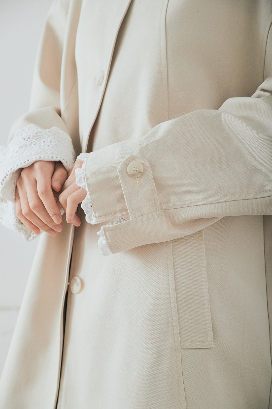 袖折り返しレースデザインアウター