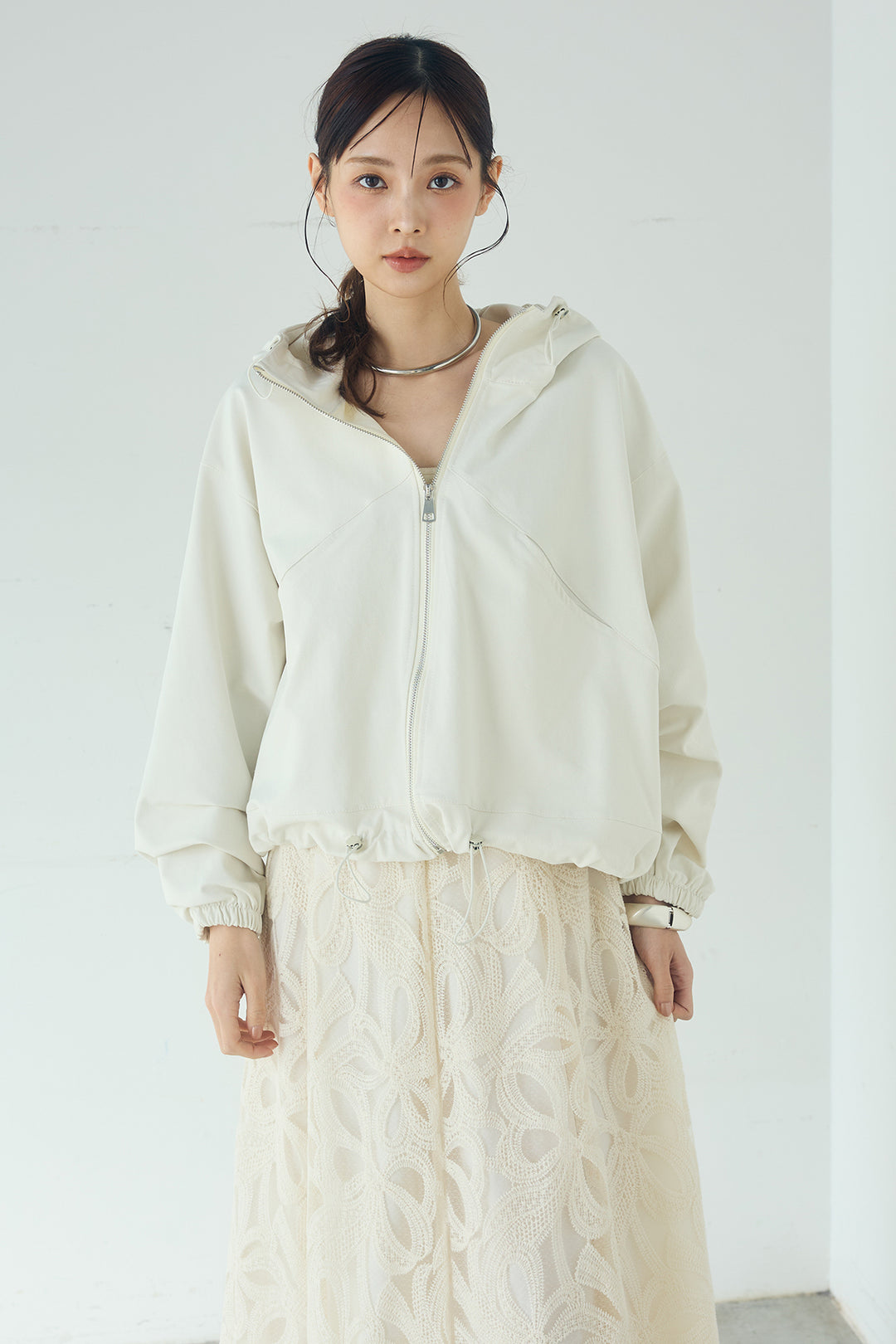 [SET]ネック裾絞りブルゾンアウター+刺繍レースデザインサテンスカート(2set)