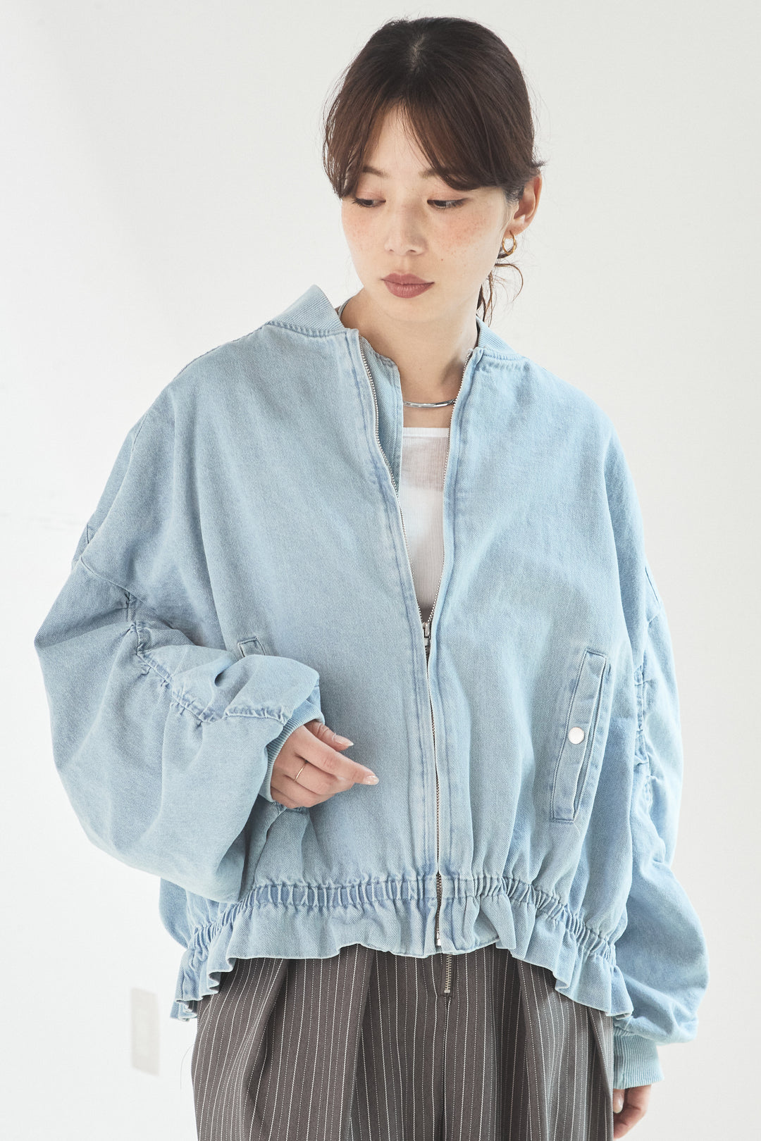 [SET]袖シャーリング裾フリルデニムブルゾン+デニムサイドフリルパンツ(2set)