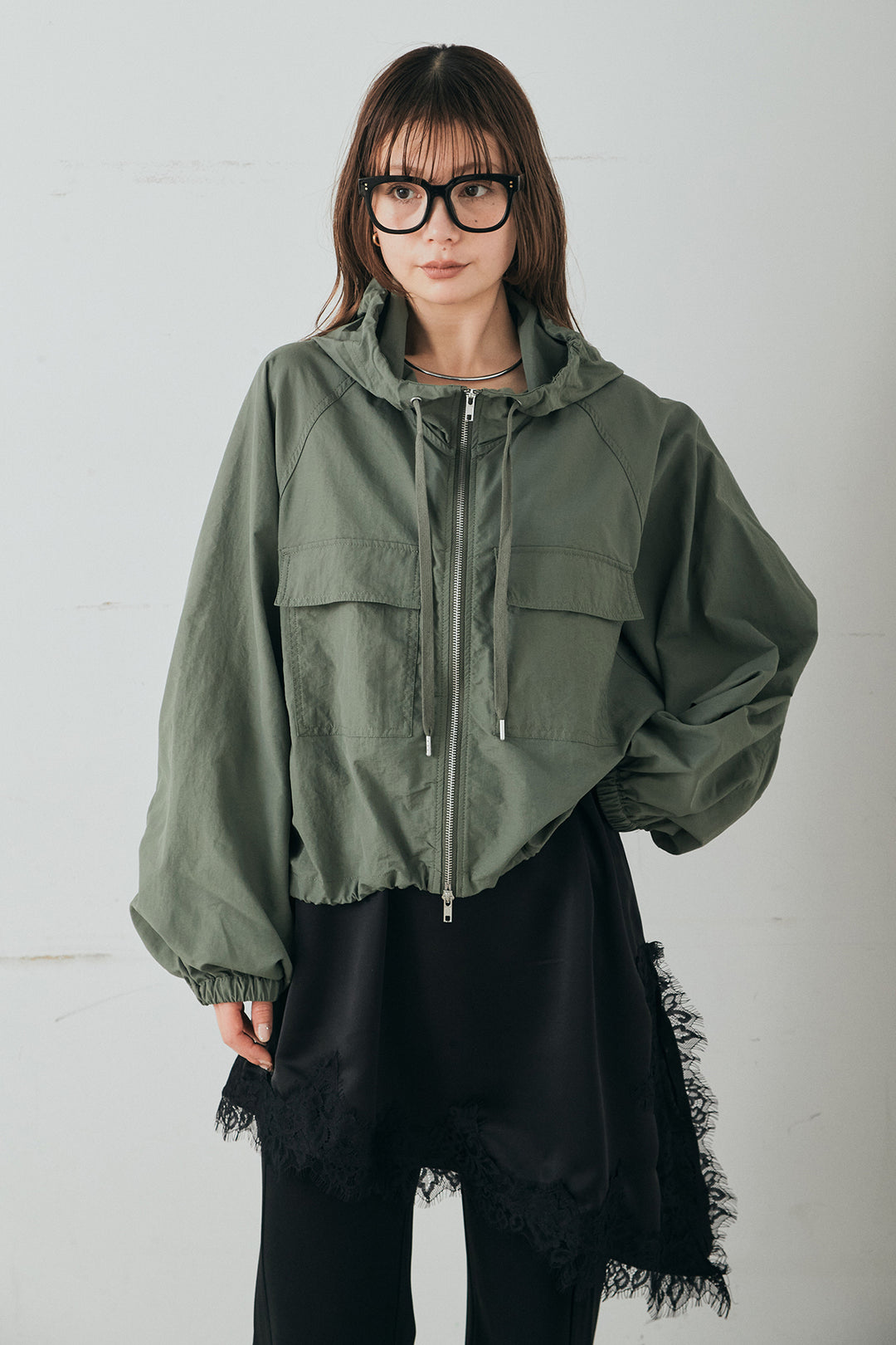 [SET]ナイロンボリュームWジップパーカーブルゾン+サテンレースアシメキャミ+細編みベルト付きパンツ+サテンレースアシメキャミ(3set)