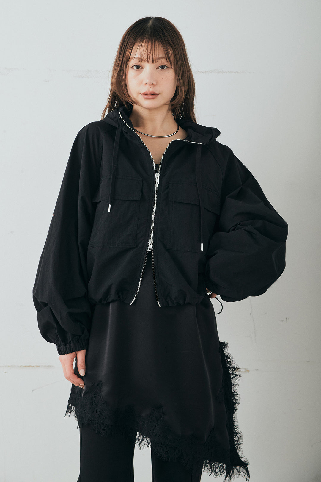 [SET]ナイロンボリュームWジップパーカーブルゾン+サテンレースアシメキャミ+細編みベルト付きパンツ+サテンレースアシメキャミ(3set)