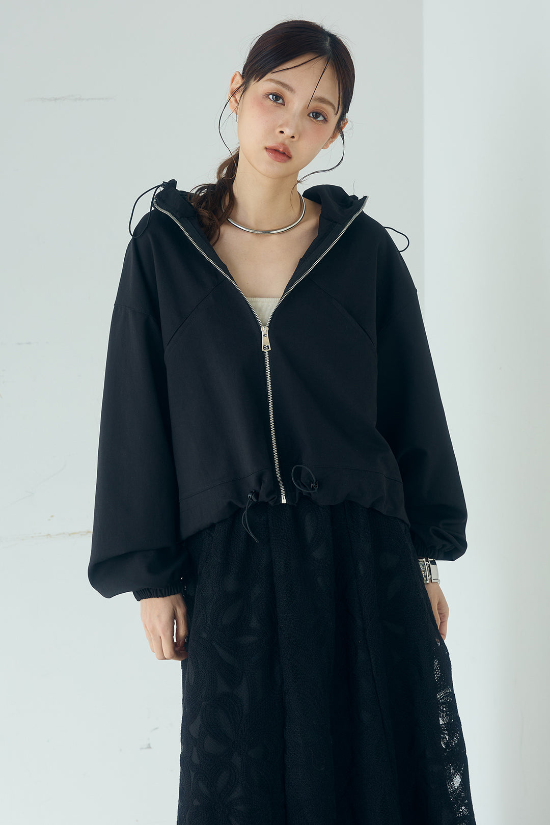 ネック裾絞りブルゾンアウター