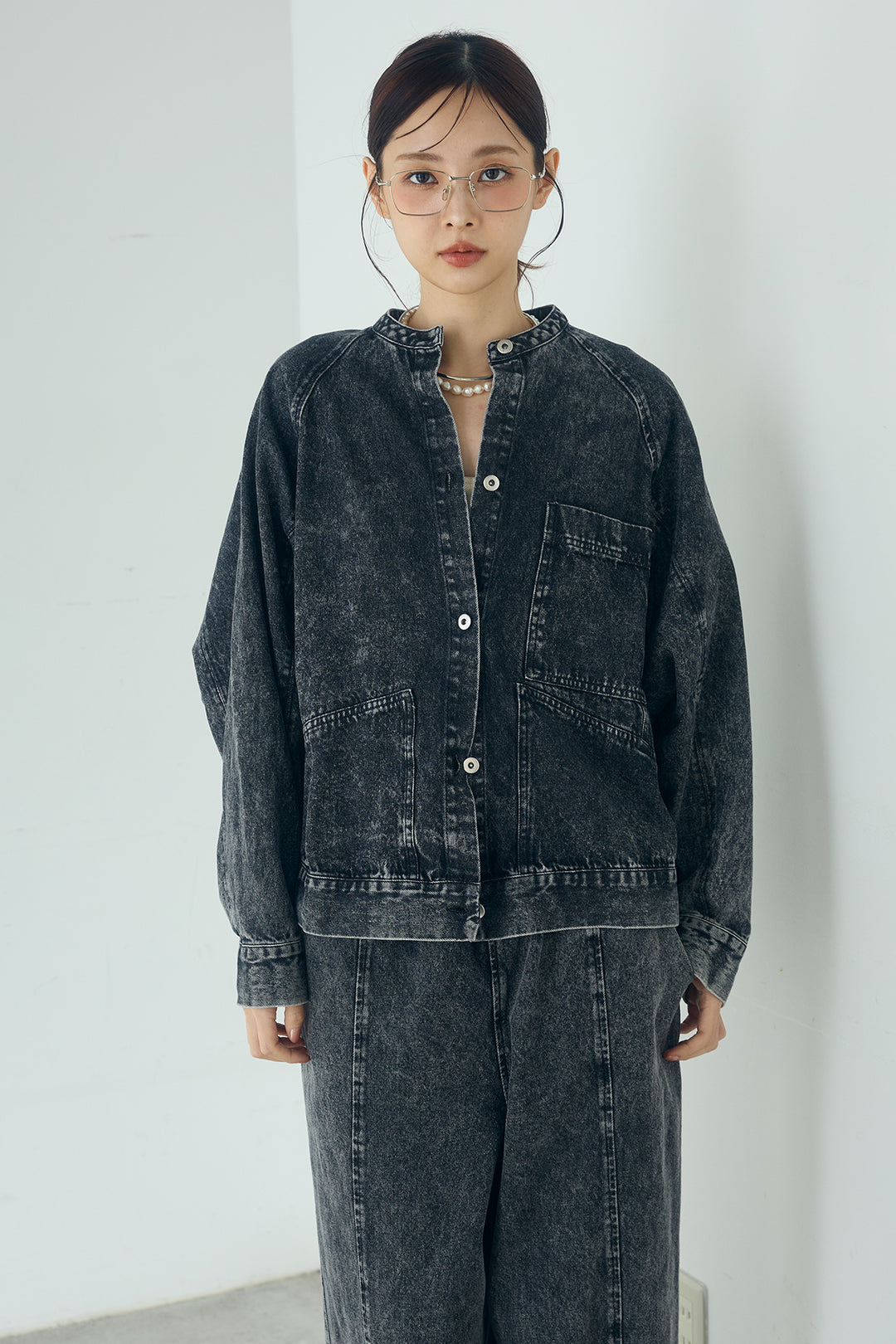 カラーデニムケミカル加工ノーカラーブルゾン