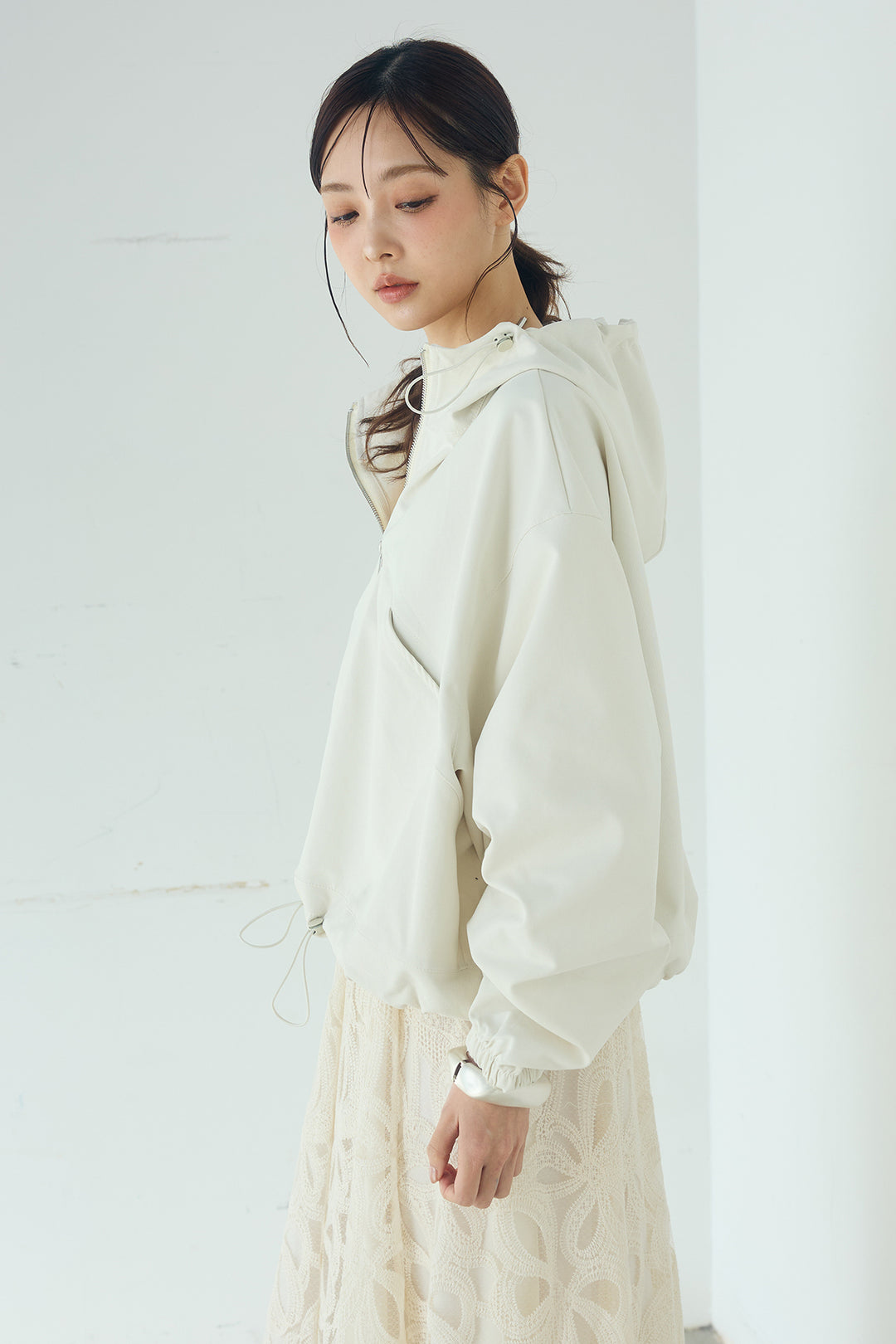 ネック裾絞りブルゾンアウター