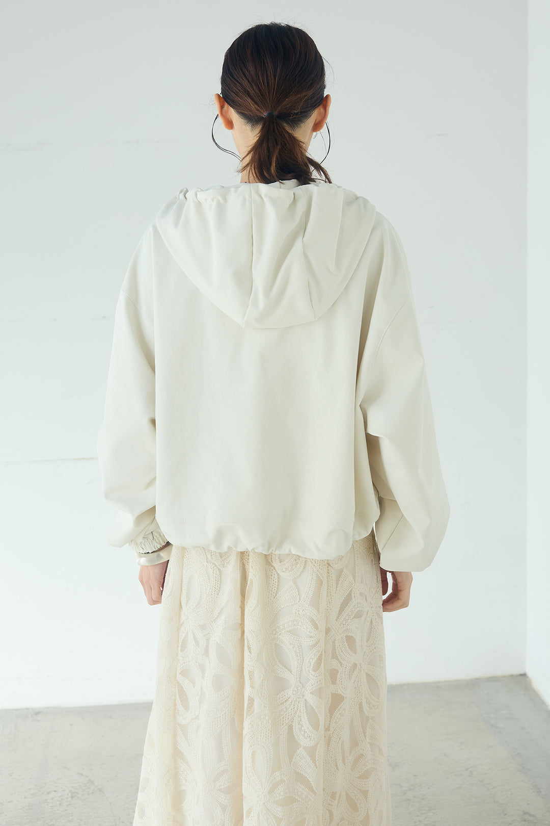 [SET]ネック裾絞りブルゾンアウター+刺繍レースデザインサテンスカート(2set)