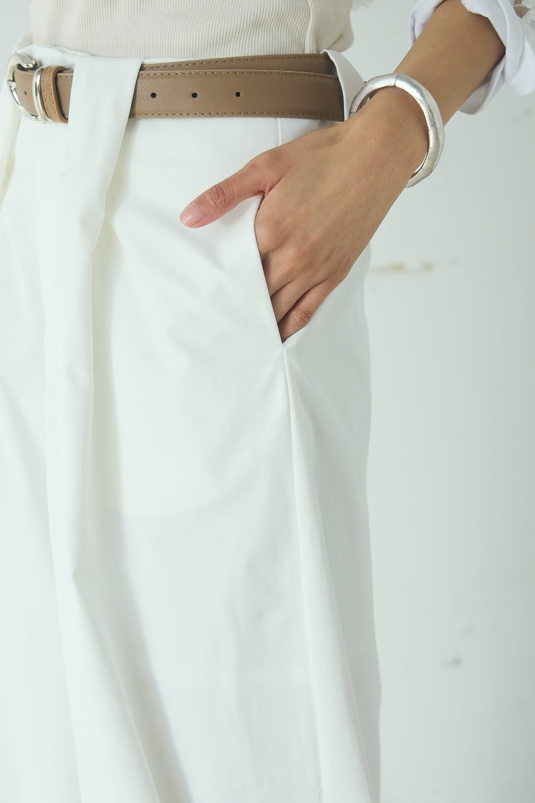 ベルトループデザインハイウエストタックパンツ