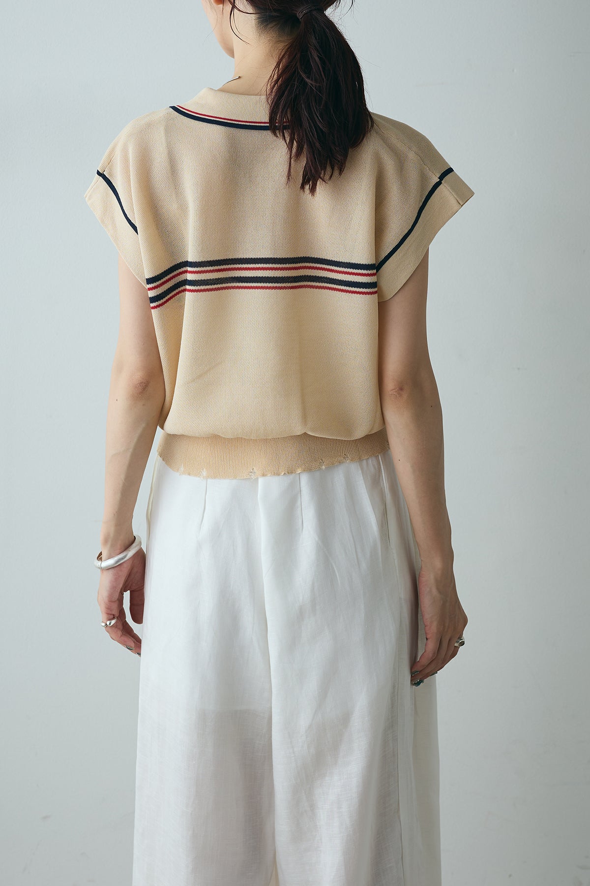 STRASBURGO ほぼ新品 白トップス2025ss 36サイズ STRASBURGO ほぼ新品 白トップス2025ss 36サイズ