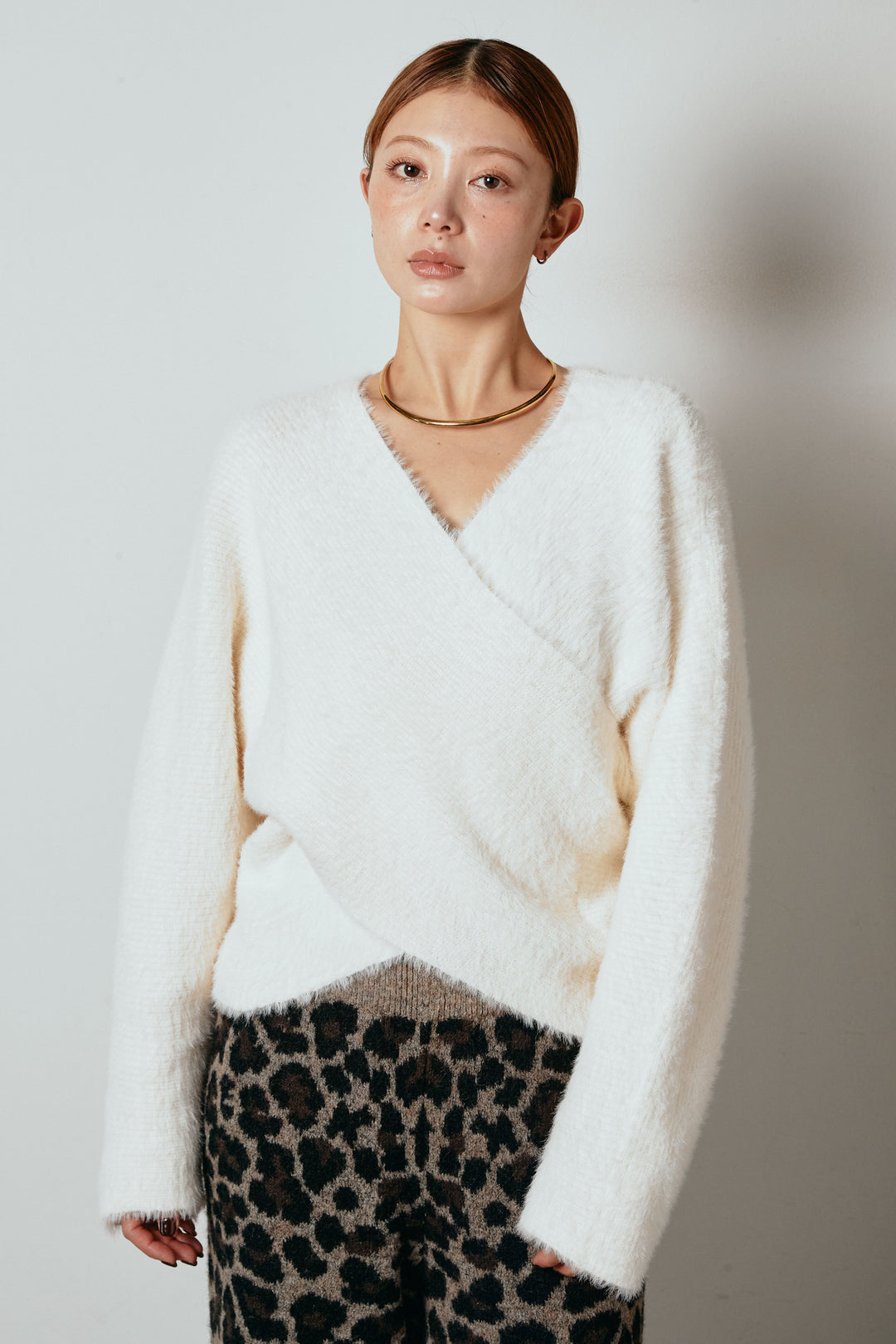 [SET]シャギーカシュクールニットトップス+リラックスレオパード柄ニットパンツ(2set)