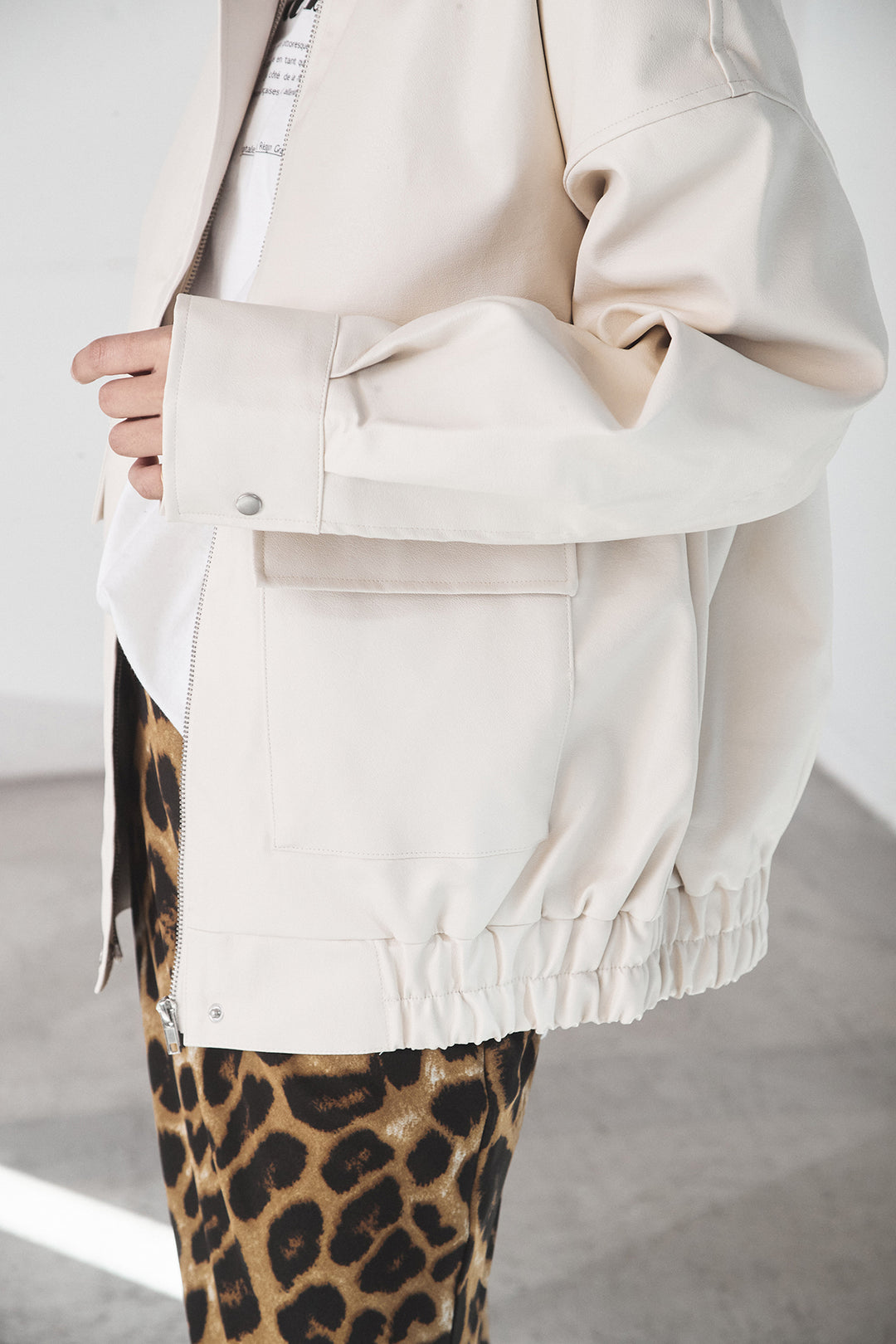 [SET]レザーライクオーバーサイズブルゾン+レオパードサテンナロースカート(2set)