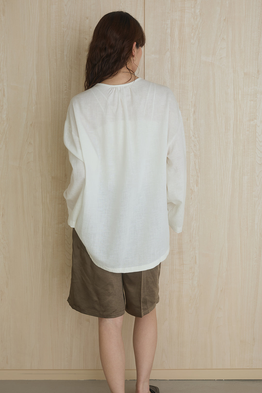 麻混フラワー刺繍柄ブラウス