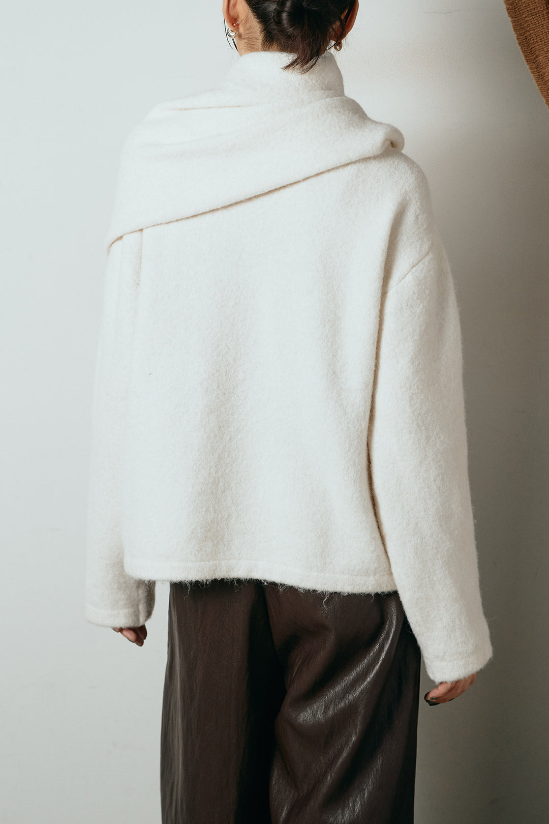 [SET]ネック巻きデザインニットトップス+タック入りマルチストライプ柄ワイドパンツ(2set)