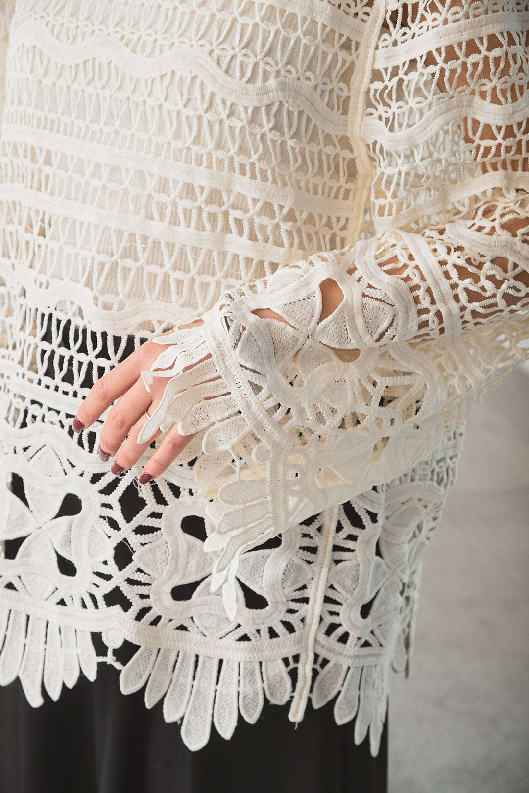 裾デザインメッシュプルオーバー